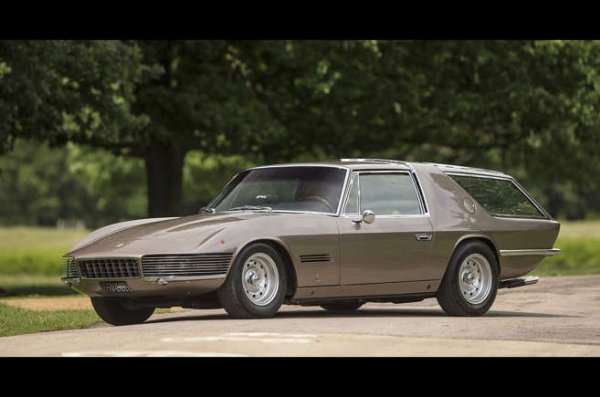 Дори по високите стандартите на Ferrari, този 330 GT Shooting Brake е със сензационен стил. Замислен от Луиджи Чинети-младши, син на американския вносител на Ferrari, както и от Алфредо Виняле. Двойката мислители взе стандартен 330 и го преобрази.

Реално единствените останали оригинални части на каросерията са предното стъкло и част от вратите. Всичко останало е ръчно изработено и първоначално завършено в тъмно метално зелено. Така го купи фронтменът на Jamiroquai - Джей Кей, но после беше боядисан в светло златист цвят.